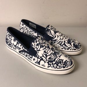 Chaps Women’s Navy & White Sneakers Size 8.5